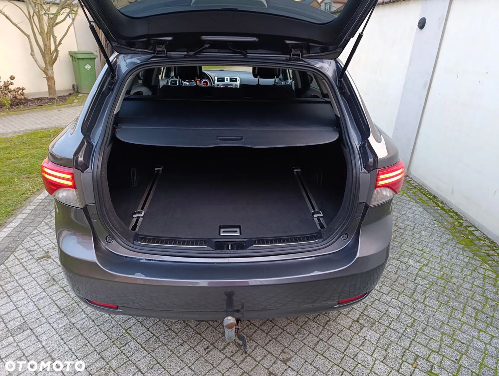 Toyota Avensis 2.0 D-4D - 19