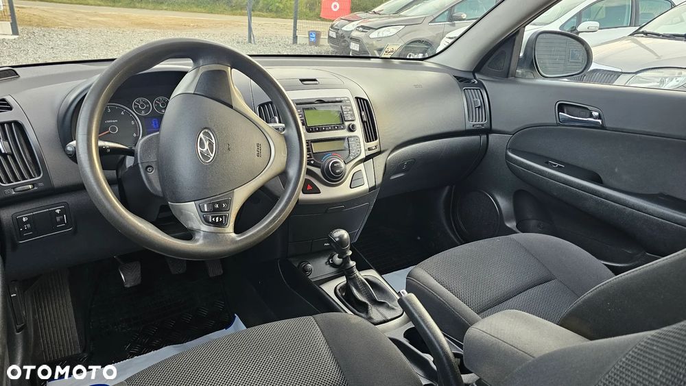 Hyundai i30 1.6 CRDi Classic + World Cup - 9