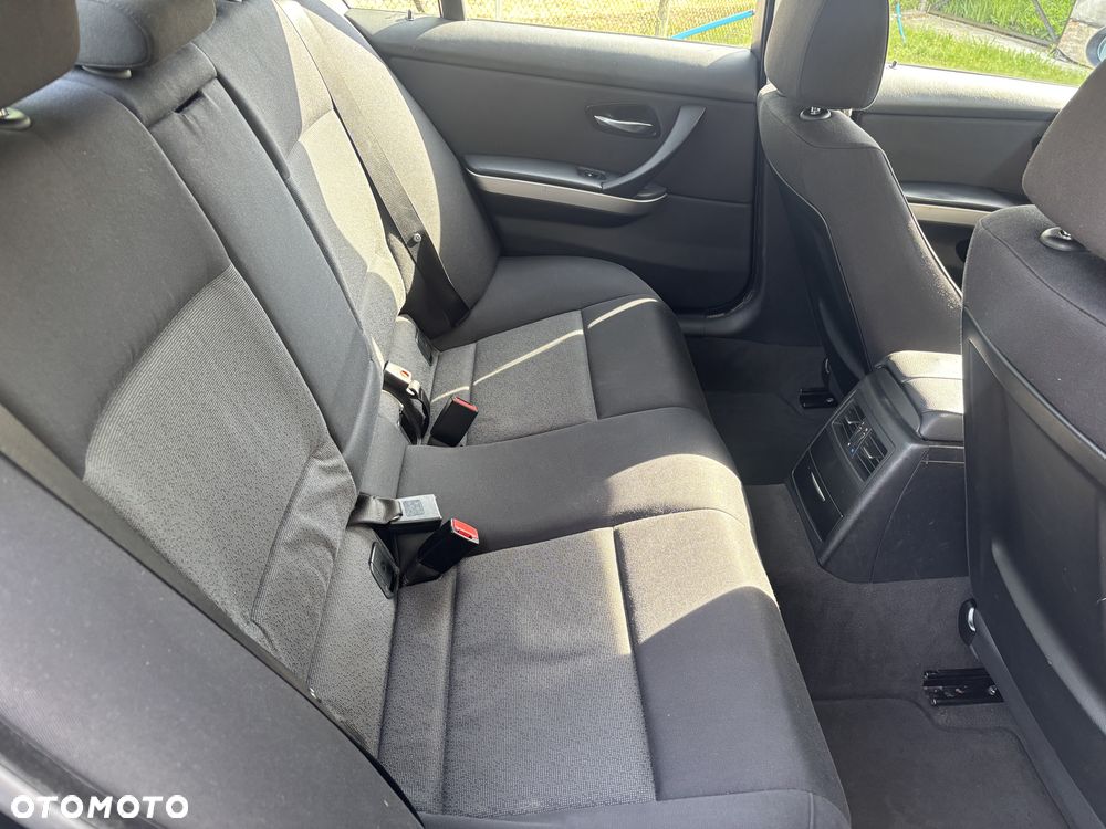 BMW Seria 3 318i - 24
