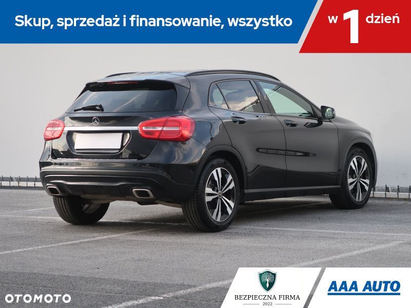 Mercedes-Benz GLA - 6