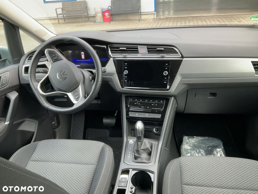 Volkswagen Touran 2023 photo 4
