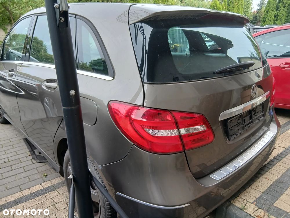Mercedes-Benz Klasa B 180 BlueEFFICIENCY Edition Style - 4