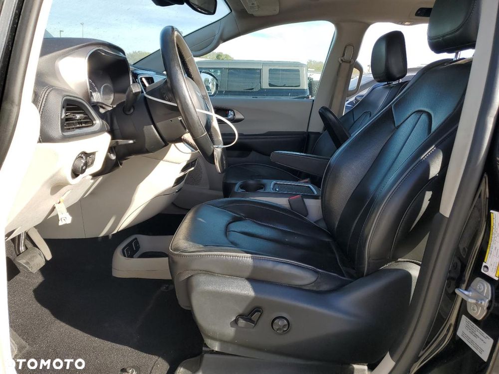 Chrysler Pacifica - 7