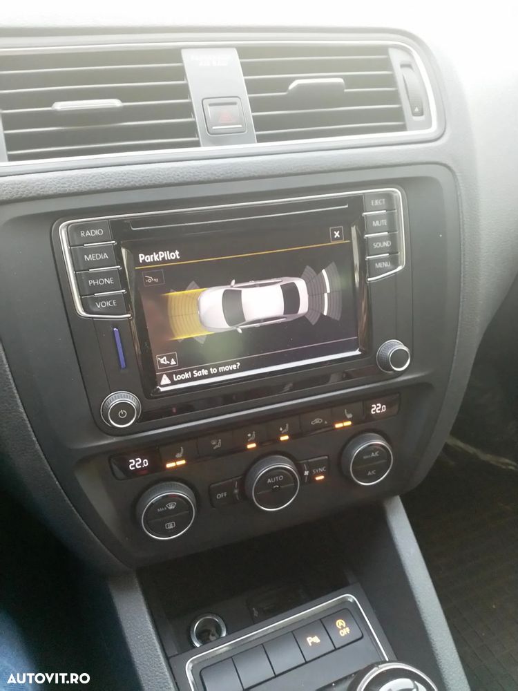 Volkswagen Jetta 2.0 TDI Comfortline - 11
