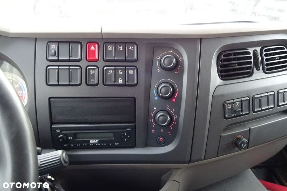 DAF LF 220 Euro 6 kontener 18p winda sprowadzony książka - 11