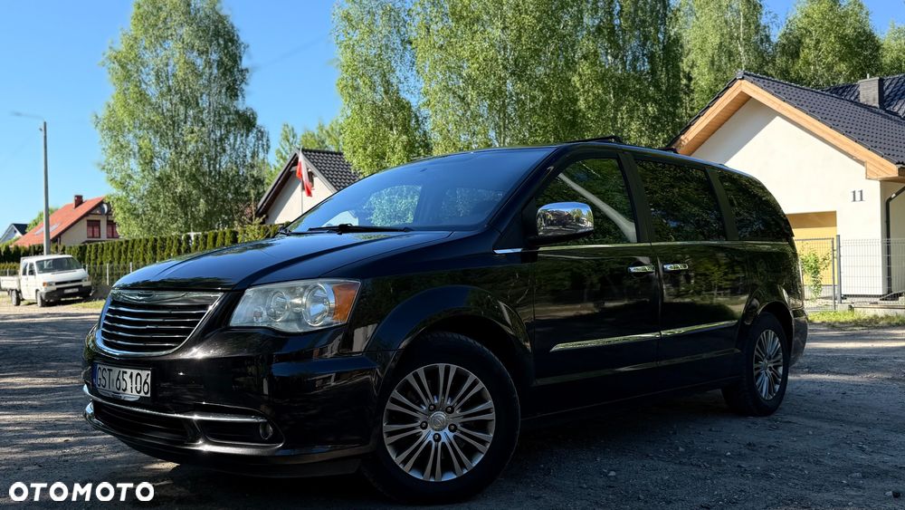 Chrysler Town & Country - 3