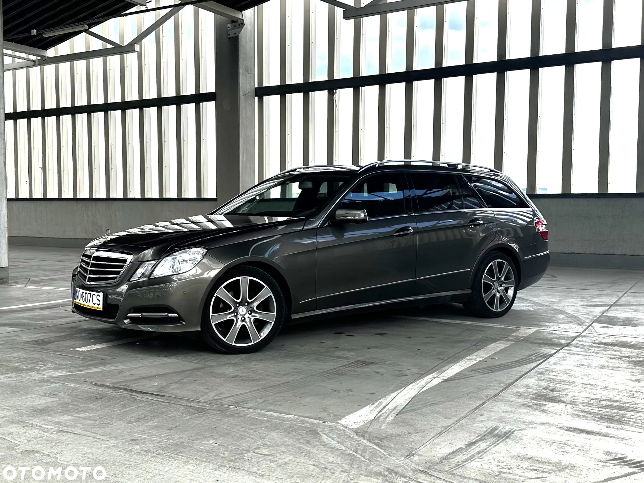 Mercedes-Benz Klasa E 200 T CGI BlueEFFICIENCY 7G-TRONIC Avantgarde - 3