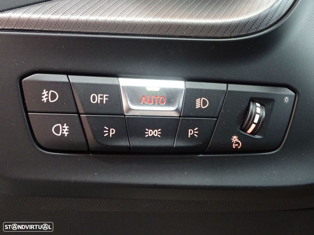 BMW 116 d Pack Desportivo M Auto - 11