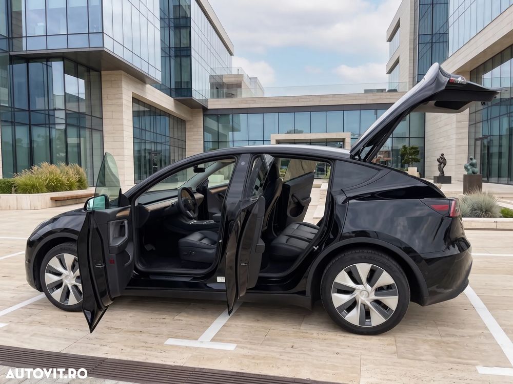 Tesla Model Y AWD Performance - 5