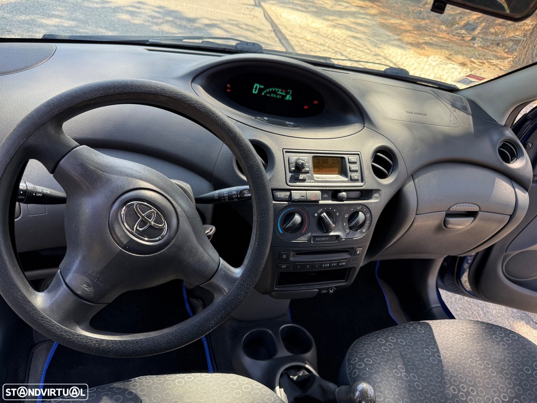 Toyota Yaris 1.0 Sol AC - 11