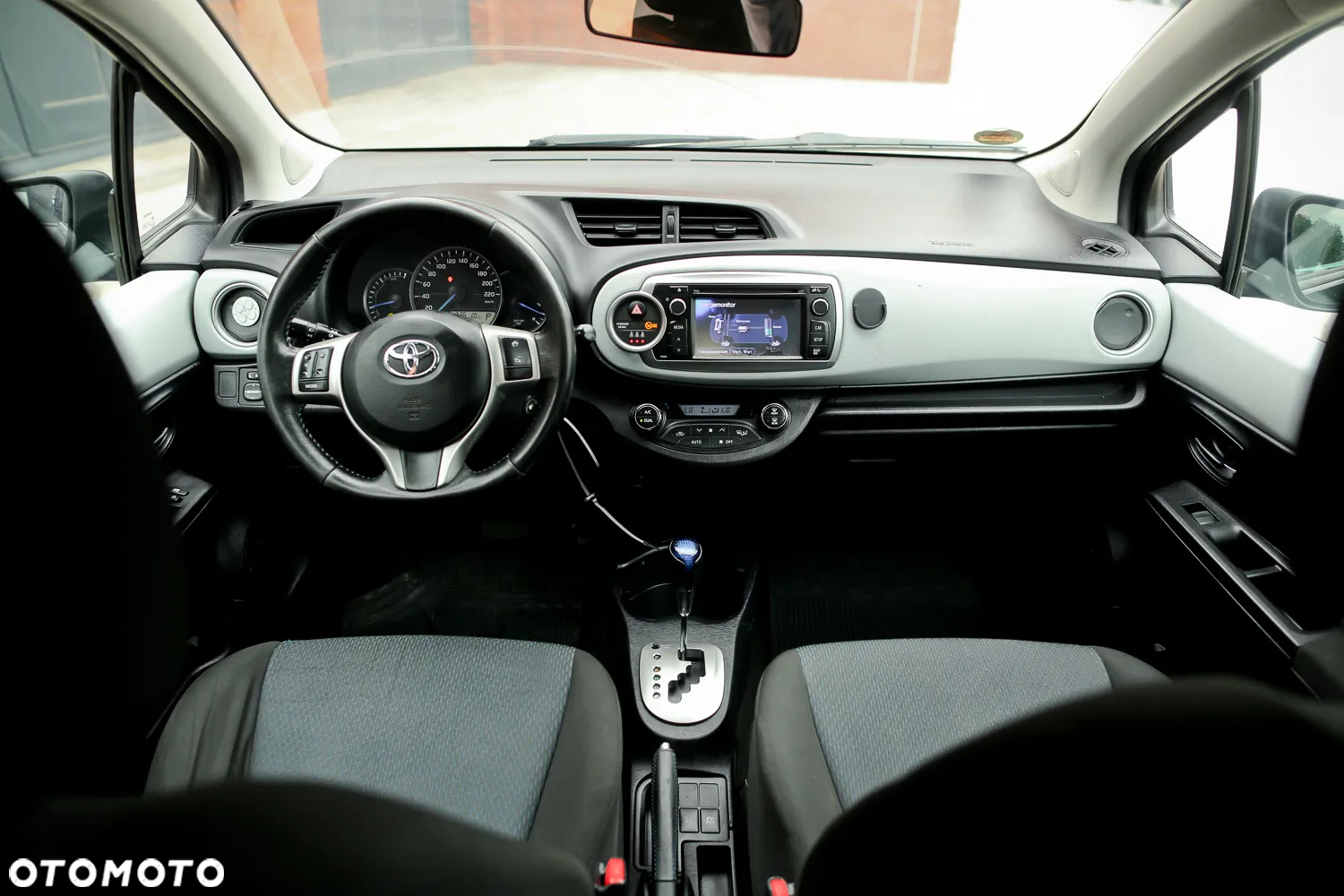 Toyota Yaris ver-hybrid-1-5-vvt--i-comfort - 21