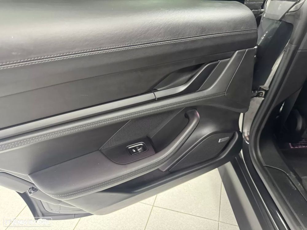 Porsche Taycan Standard - 31