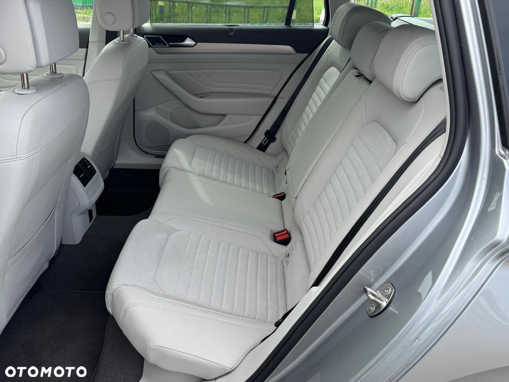 Volkswagen Passat - 24