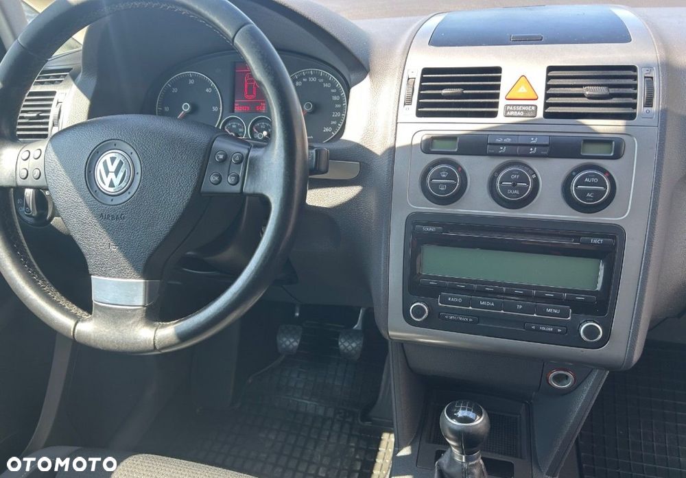 Volkswagen Touran - 17