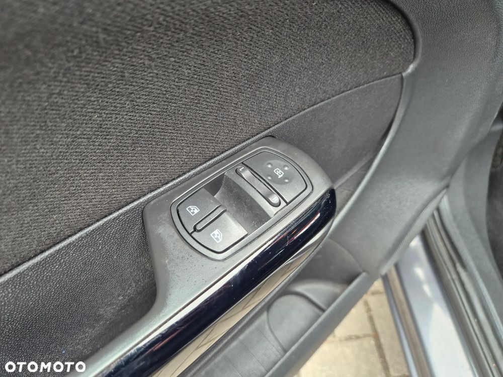 Opel Corsa 1.4 16V Satellite - 36