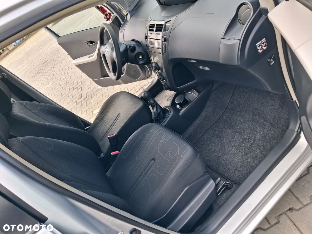Toyota Yaris 1.0 VVT-i - 21