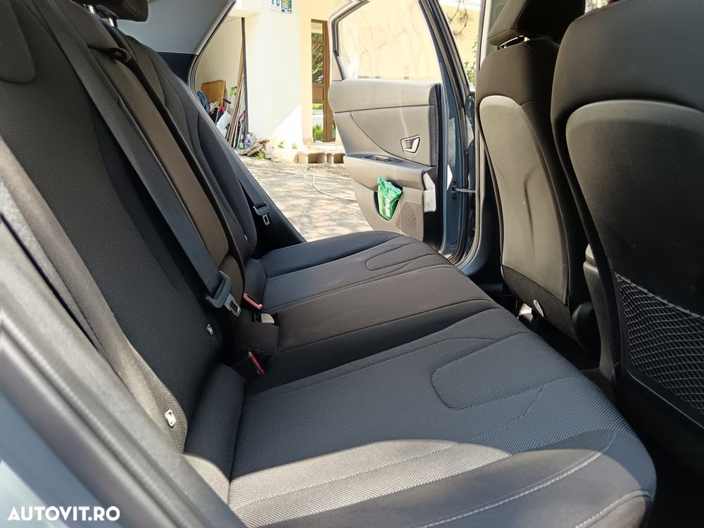 Hyundai Elantra - 12