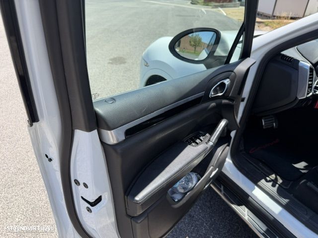 Porsche Cayenne Tiptronic S - 15