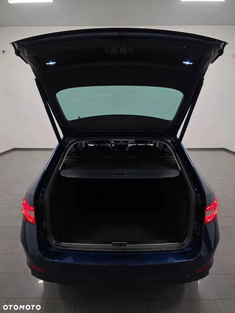 Skoda Superb 2.0 TDI SCR Style DSG - 38
