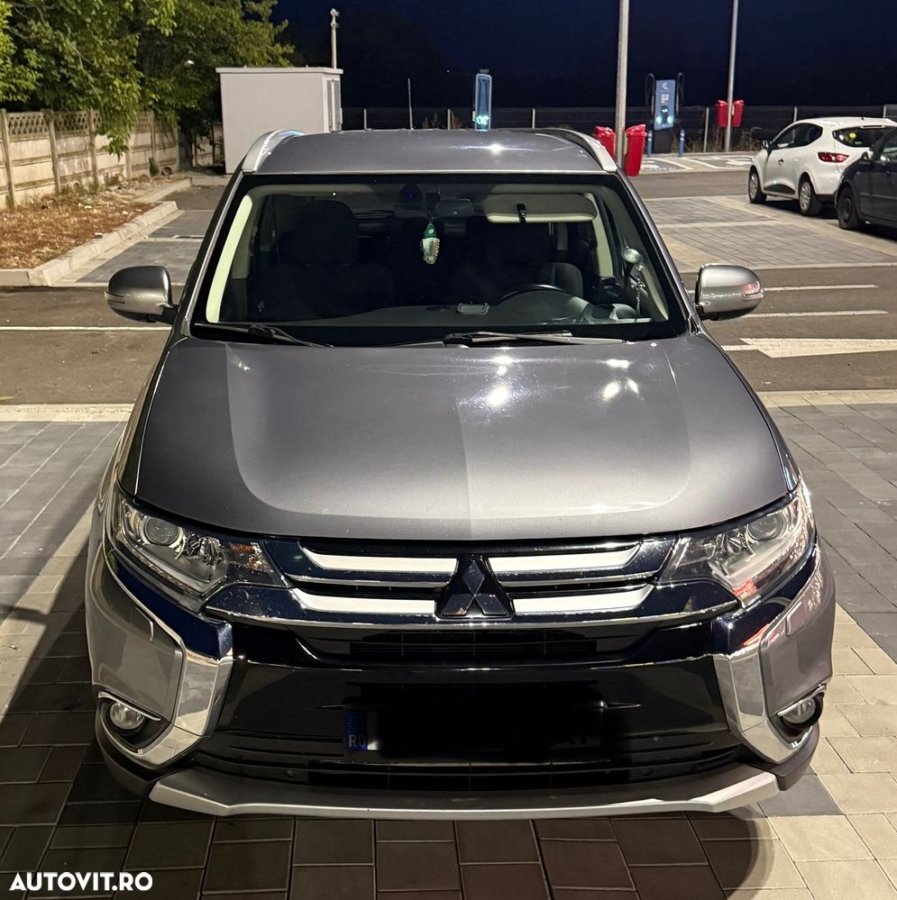 Mitsubishi Outlander - 2