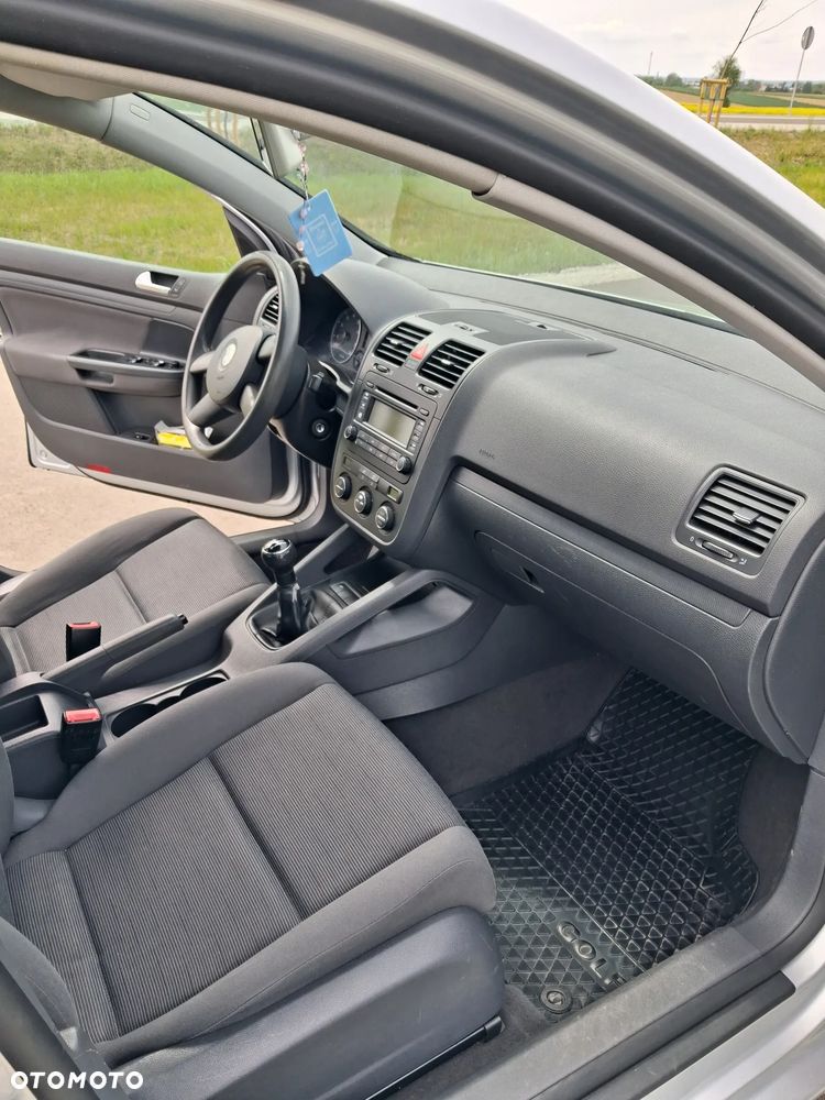 Volkswagen Golf 1.6 FSI Trendline - 6