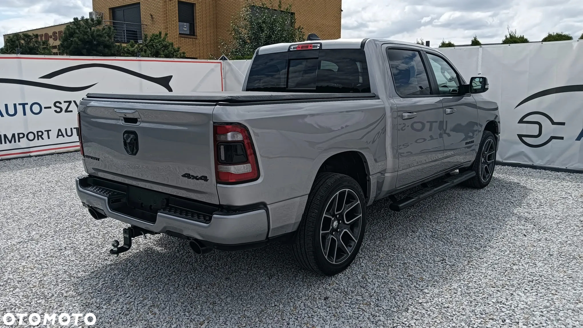 Dodge RAM 1500 5.7 4x4 - 17