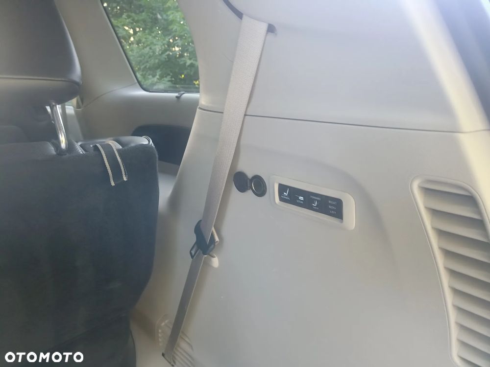 Chrysler Pacifica - 12