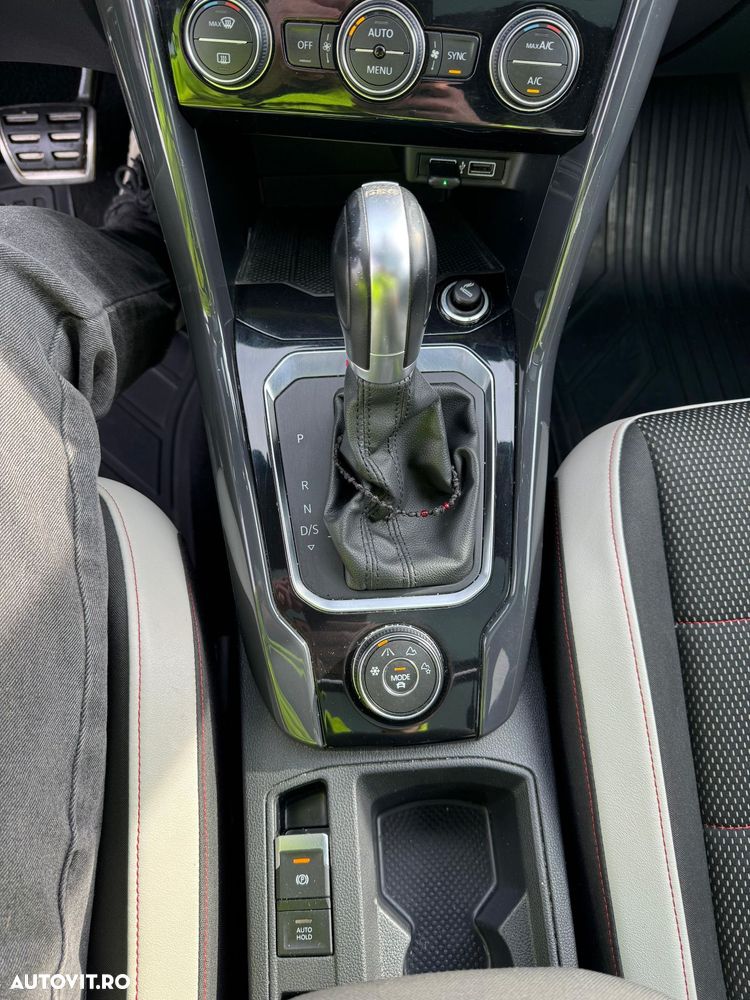 Volkswagen T-Roc - 7