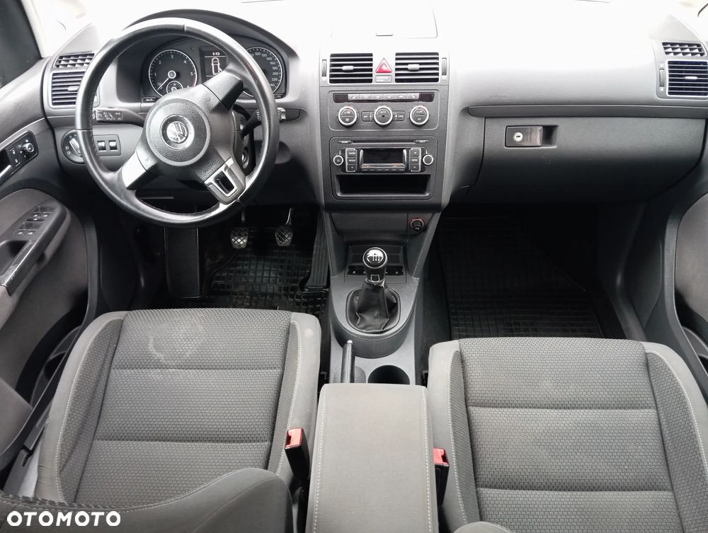 Volkswagen Touran - 12