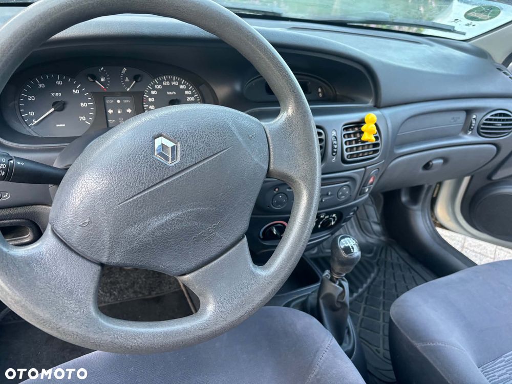 Renault Megane 1.6 - 8