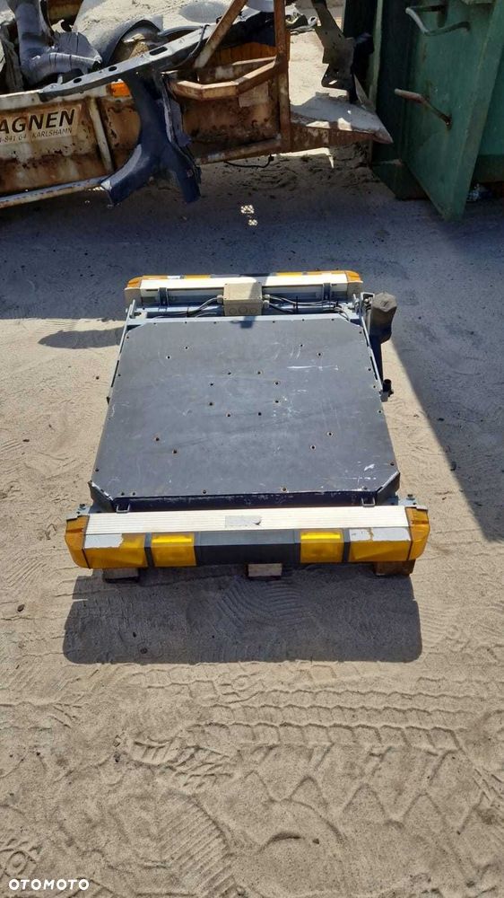Koguty ostrzegawcze na auto tablica led podnoszona hydraulicznie - 1