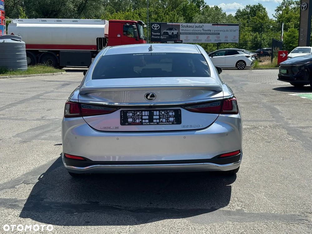 Lexus ES 300h Business Edition - 7