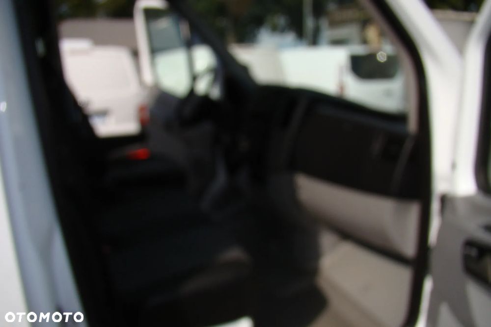 Mercedes-Benz Sprinter - 11