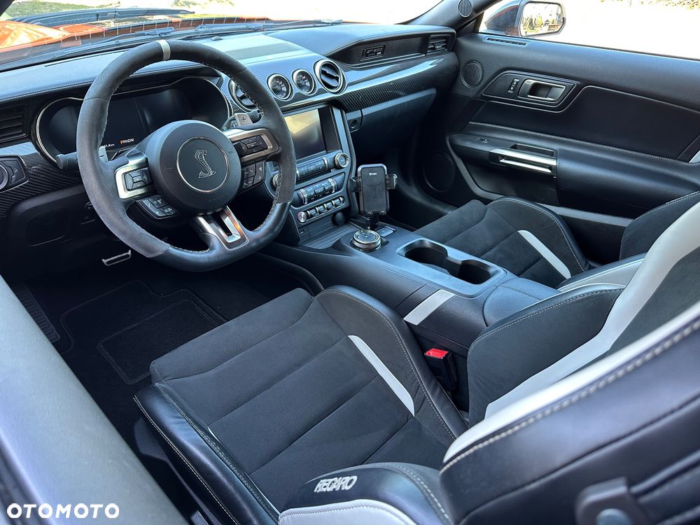 Ford Mustang - 8