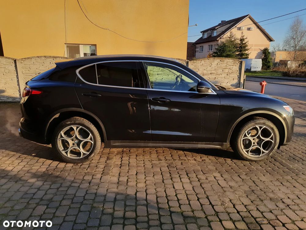 Alfa Romeo Stelvio - 8