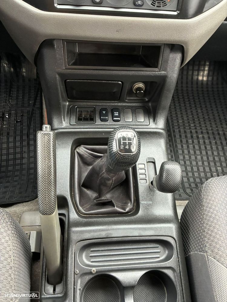 Mitsubishi Pajero 3.2 DI-D GLS - 12