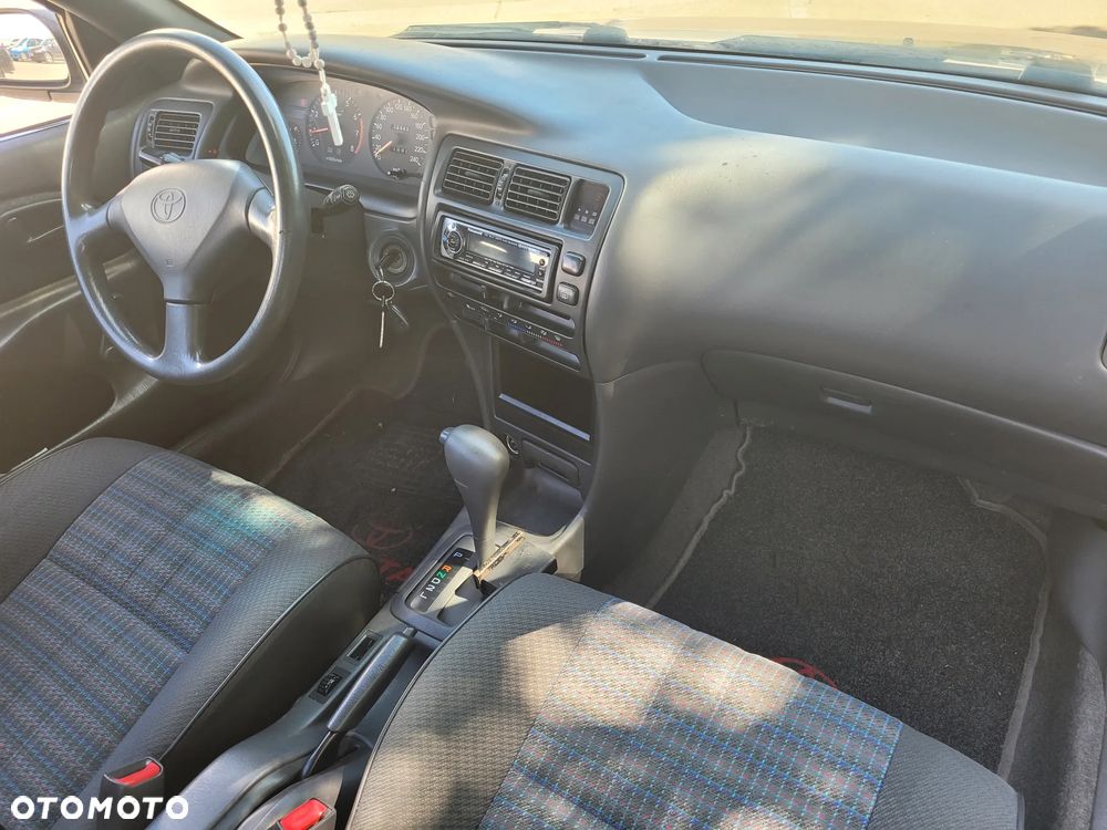 Toyota Corolla 1.6 16V GLi - 12