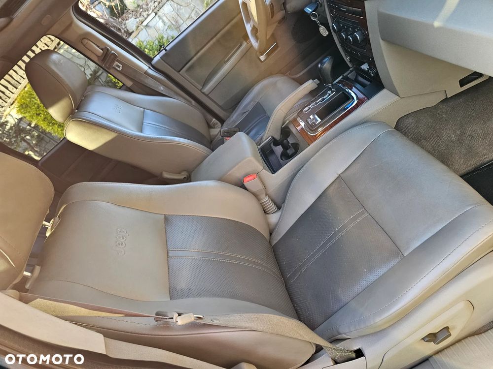 Jeep Grand Cherokee - 15