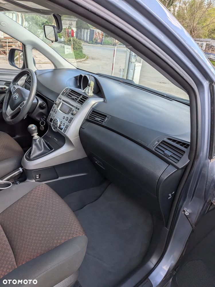 Toyota Verso 1.8 Executive - 22
