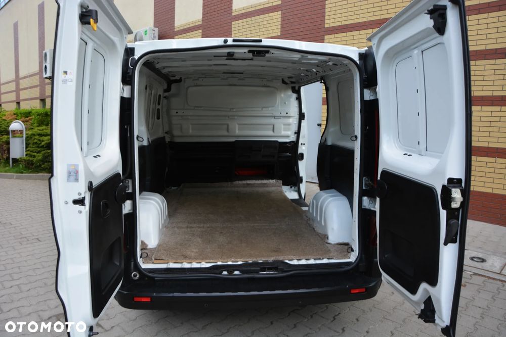 Nissan NV300 - 5