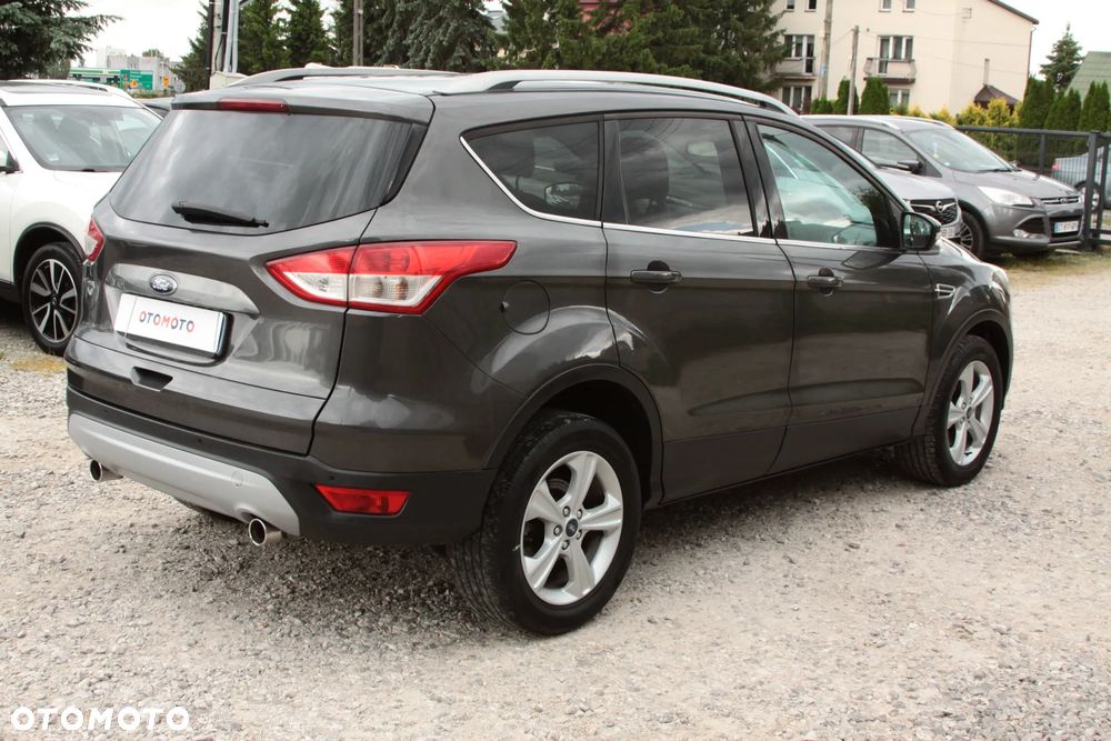 Ford Kuga 2.0 TDCi 2x4 Titanium - 10
