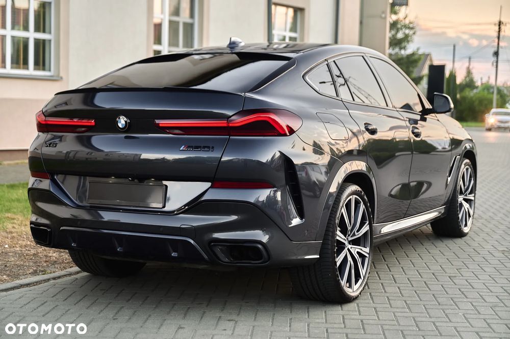 BMW X6 M50i - 11