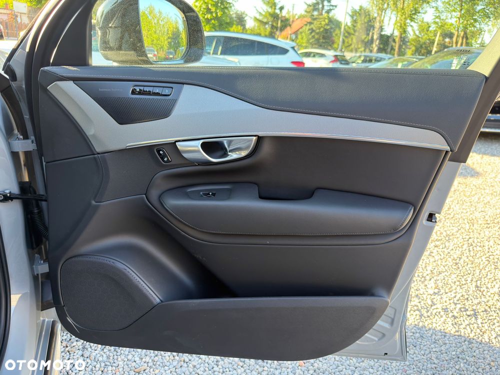 Volvo XC 90 T8 AWD Plug-In Hybrid Ultimate Dark 7os - 12