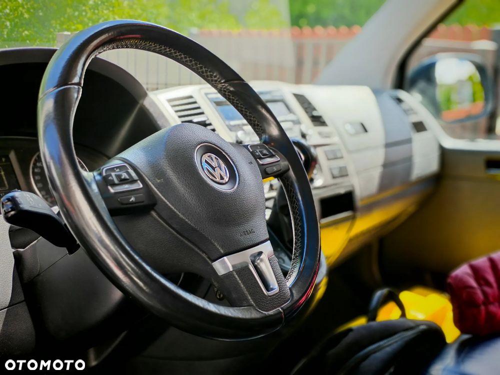 Volkswagen Caravelle - 16