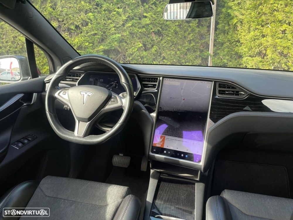 Tesla Model X - 6