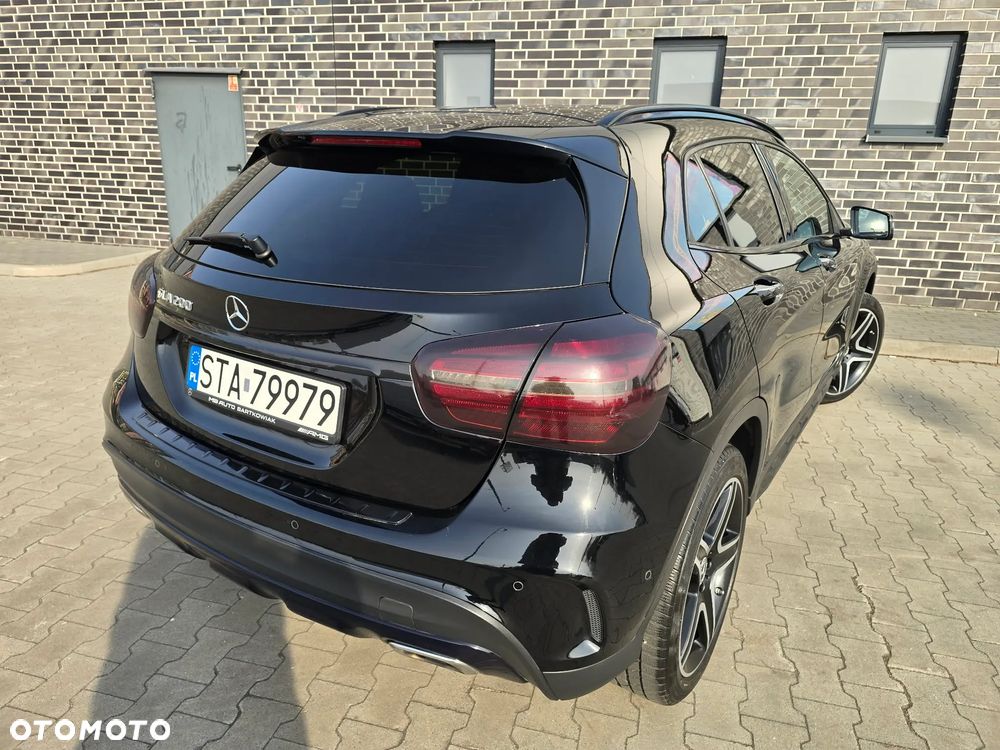 Mercedes-Benz GLA 200 7G-DCT AMG Line - 12