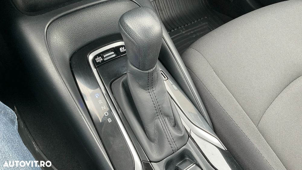 Toyota Corolla 1.8 HSD Business - 17