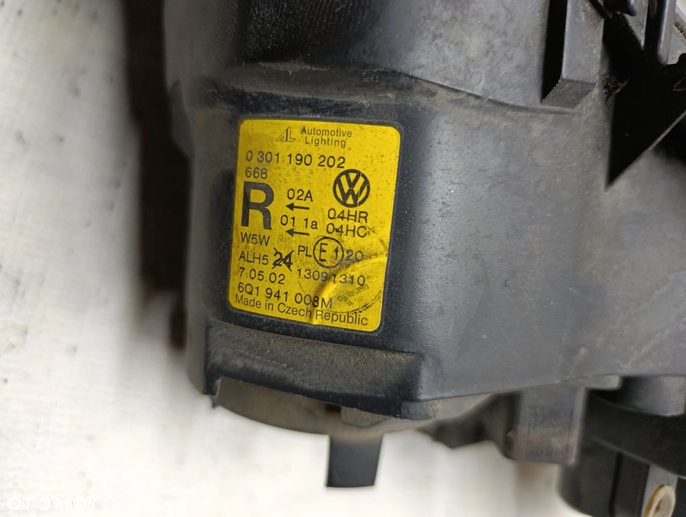 Polo 9N lampa przednia przód prawa oryginał lewa Valeo stan bdb bez uszkodzeń EU Volkswagen - 9