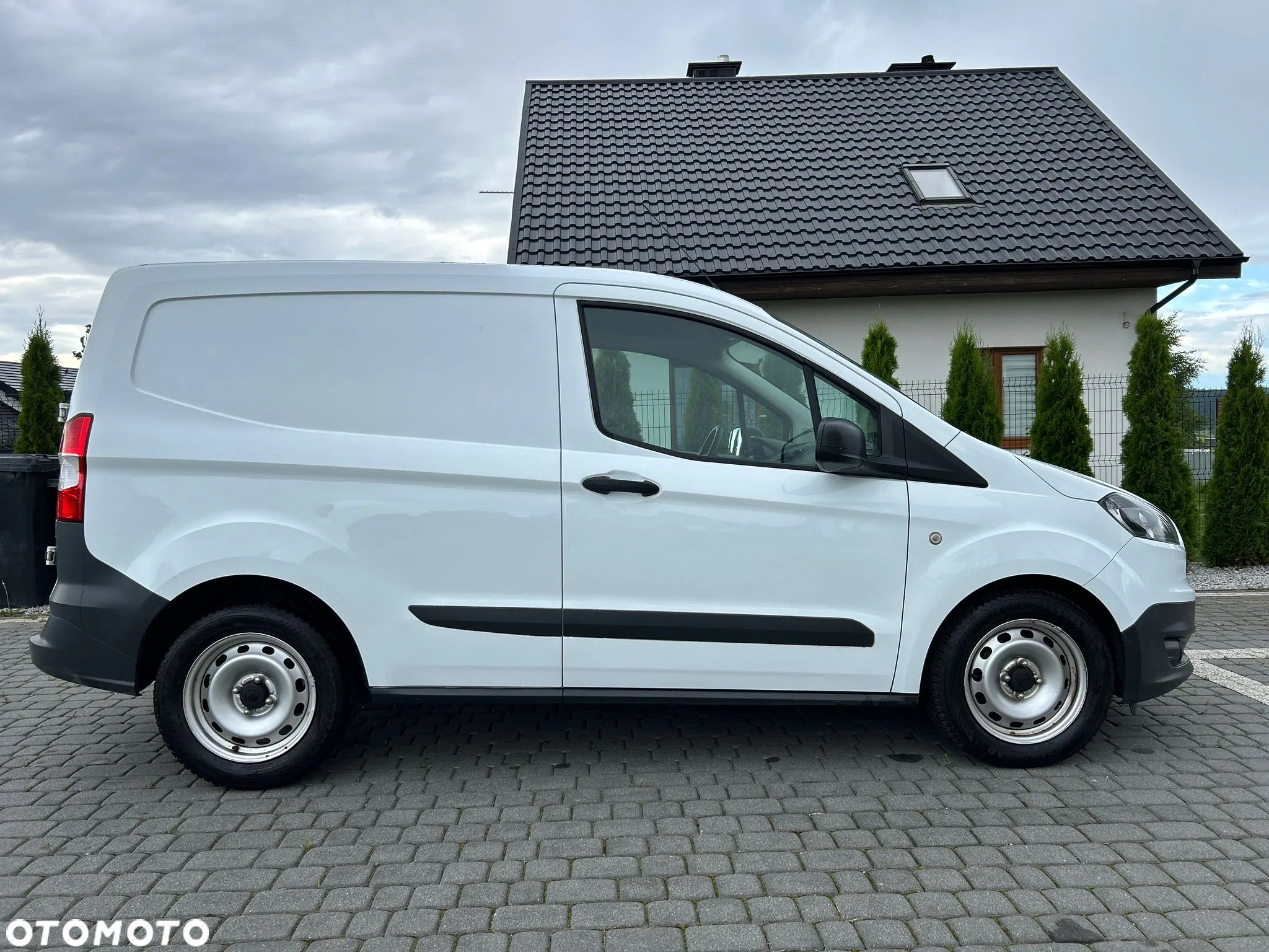 Ford Transit Courier - 9