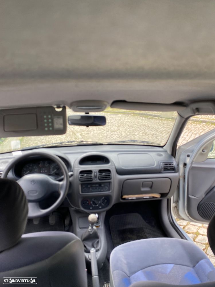 Renault Clio - 8